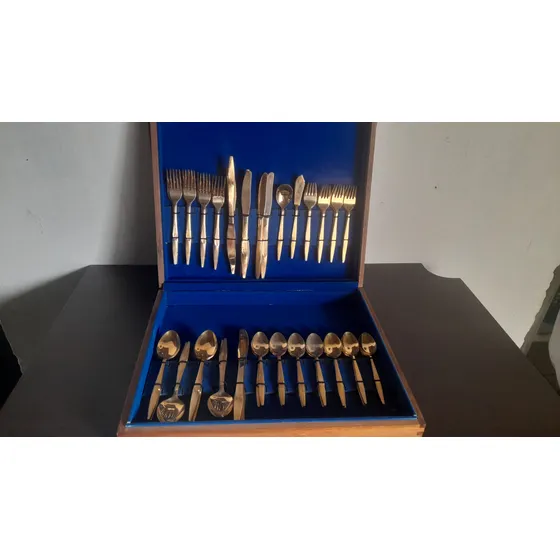 Juego De Cubiertos Dorados