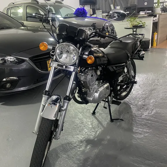 Moto Suzuki Gn125