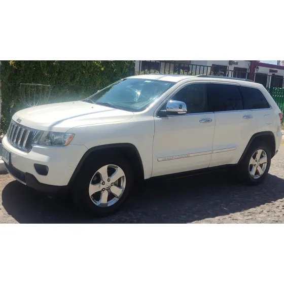 Jeep Grand Cherokee Laredo V6 4x2 At