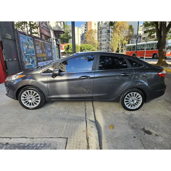 Ford Fiesta Kinetic 1.6 Sedan Titanium Powershift 120cv