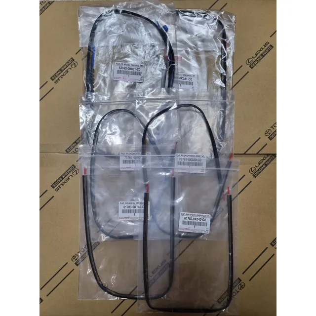 Gomas Vivos Buche Negras Toyota Fortuner 2009-2017 Original