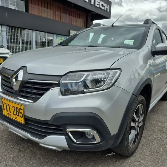 Renault Stepway 2023 1.6 Intense Mecánica
