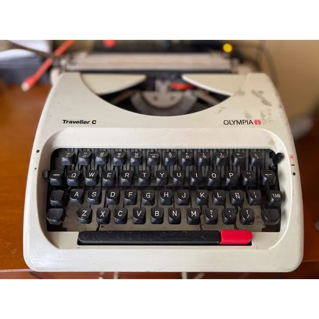 Máquina De Escribir Olympia Traveller C