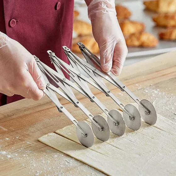 Cortador De Masa/pastelería Expandible De Acero Con 5 Ruedas