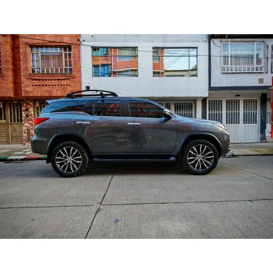 Toyota Fortuner 2.4 Disel