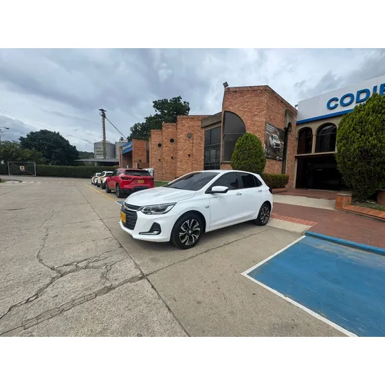 Chevrolet Onix 1.0t Premier Hatch At