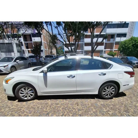 Nissan Altima Exclusive At