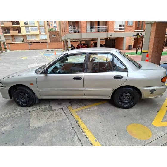 Mitsubishi Lancer 1.3 Gl 5 P