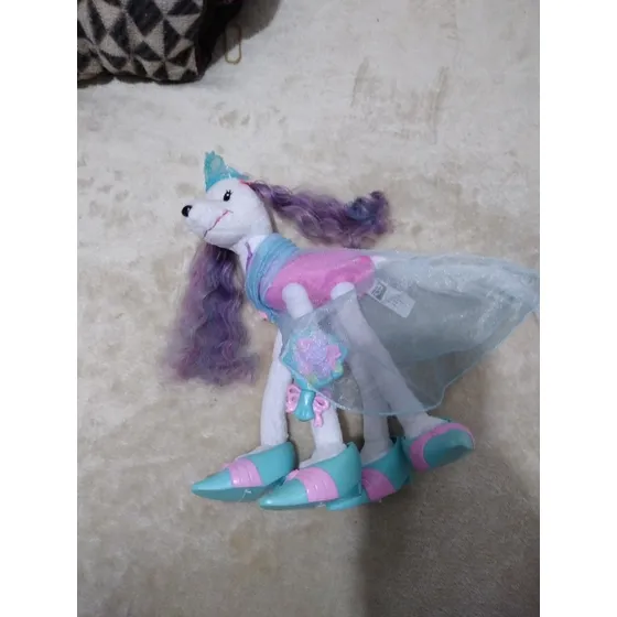 Barbie Top Model Básics Rubia Peluche Gatita Con Zapatillas