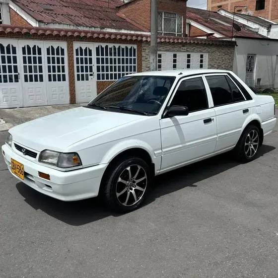 Mazda 323 2002 1.3 Nei