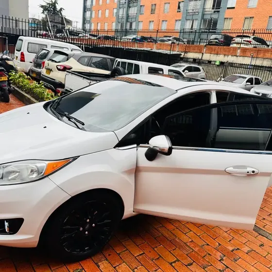 Ford Fiesta 2014 1.6 Hatchback Titanium