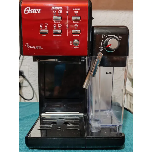 Cafetera Oster Primalatte Automática Red Negra Expreso 127v Rojo