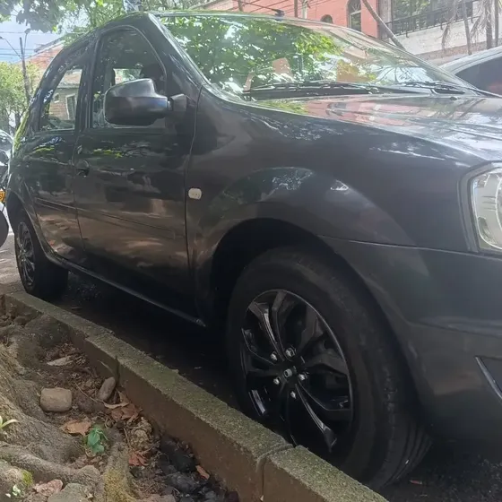 Renault Logan 2012 Familier