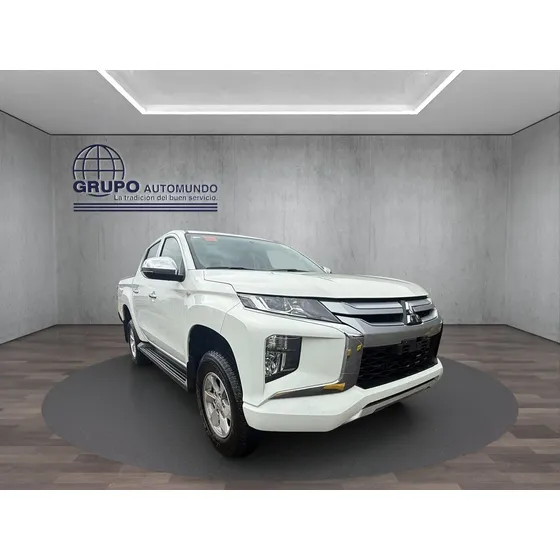 Mitsubishi L200 2.4 Glx Cabina Doble 4x2 Mt