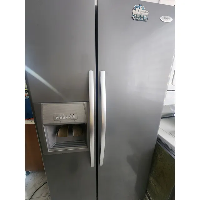 Nevera Whirlpool 2 Puertas Con Dispensador De Agua