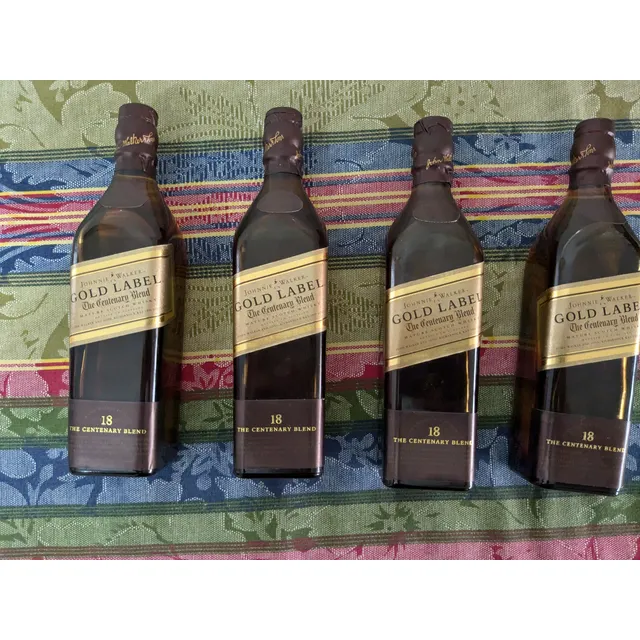 Whisky Johnnie Walker Gold Label 18 Años, Botella De 200 Ml