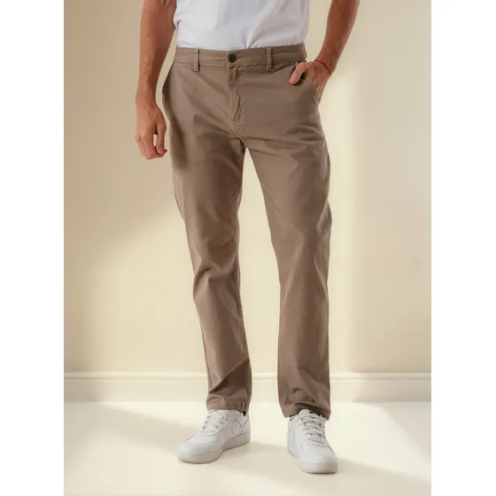 Pantalón District Chino The Wall Gabardina Semi Elastizada