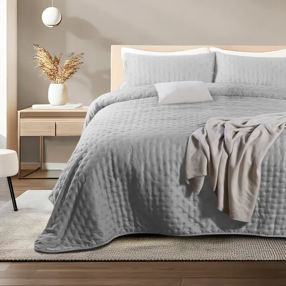 Colcha Edredón Ligero Queen Dreamlab Hipoalergénico Color Gris Diseño Trébol Incluye 2 Fundas de Almohadas