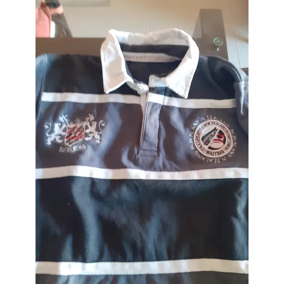 Hermoso Buzo De Niño De Marca Para 7-9 Años