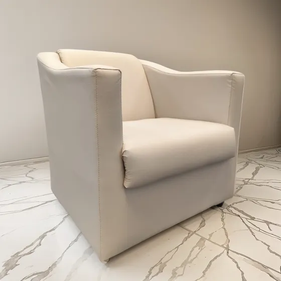 Poltrona Recepção Sala Bege Corino Biane Promoção