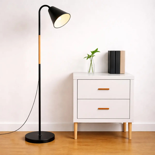 Luminária Abajur Metal Articulada Pedestal Chão Coluna Leitura Cúpula Preto Flexivel 1,6m 110v 220v Bravvi Preto E Madeira Luminária Abajur Metal Articulada Pedestal Chão Coluna Leitura Cúpula Preto Flexivel 1,6m 110v 220v Bravvi Preto E Madeira
