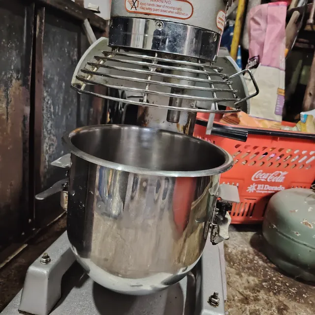 Amasadora Industrial De 10l Pequeño Detalle En Cubeta