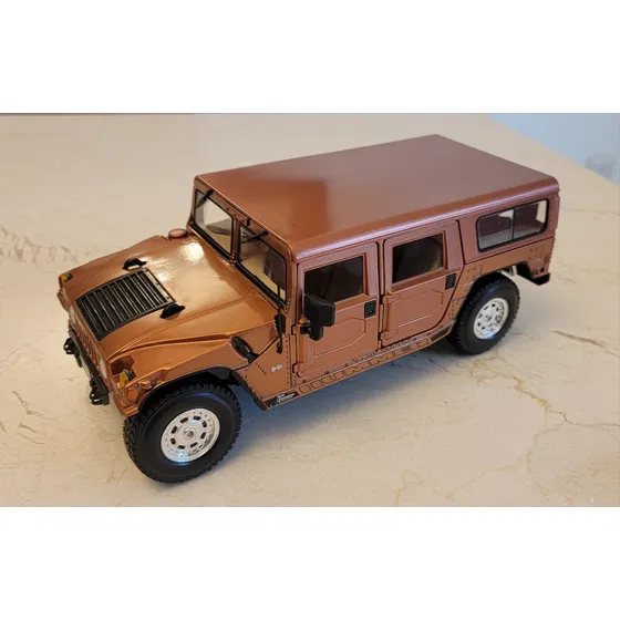 Hummer H1 10th Anniversary  1:18 Maisto