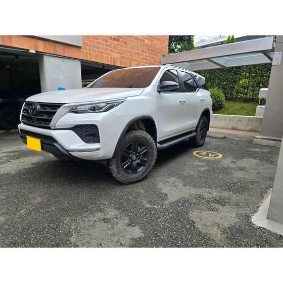 Toyota Fortuner 2.4 I Sr Black Edition