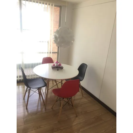 Comedor Mica Moderno En Madera, 4 Sillas Mesa Redonda Blanca