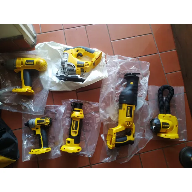Kit Dewalt Llave Impacto, Atornillador, Reciproca, Caladora.