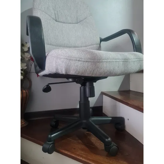 Silla Giratoria De Escritorio Recién Tapizada