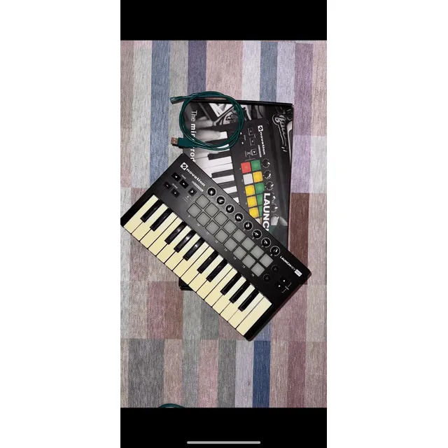 Controlador Novation Mini Mk2 Launchkey 25 Mk2