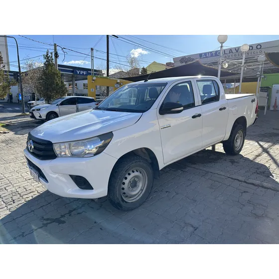 Toyota Hilux 2.4 Cd 4x4 Dx