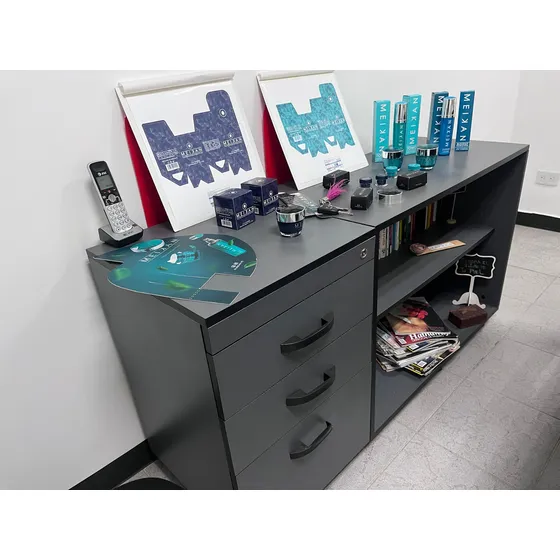 Mueble Escritorio Con 3 Gavetas Y 2 Repisas