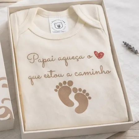 Caixa Revelação Gravidez Body Bebê Papai Família Vovó Vovô Bege 0-1 M Papai