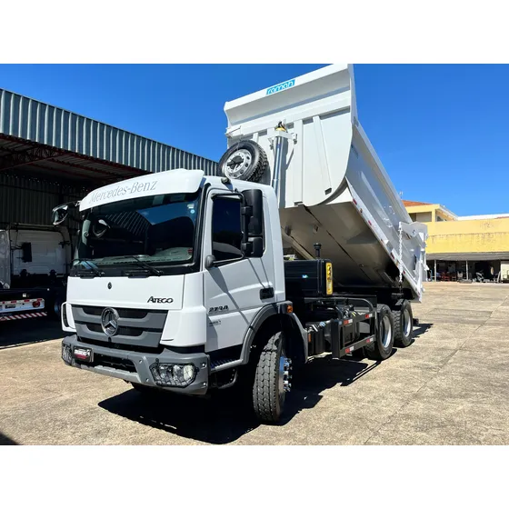 Caminhão Mb Atego 2730 6x4  23/24 Caçamba 14m3