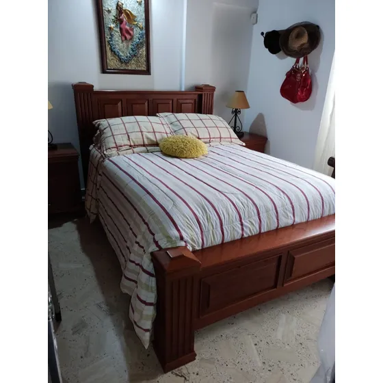 Juego De Cuarto Matrimonial Con Mesitas De Noche