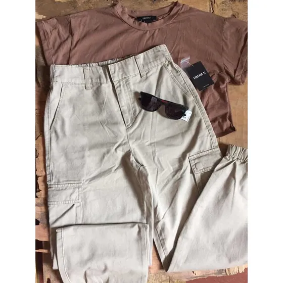Jogger Khaki. Marca Forever 21