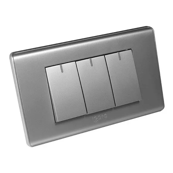 Interruptor Triple Igoto Plateado A2032-s