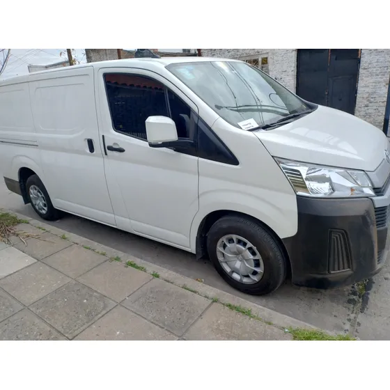 Toyota Hiace 2.8 Tdi Furgón 6at L1h1 3a 4p
