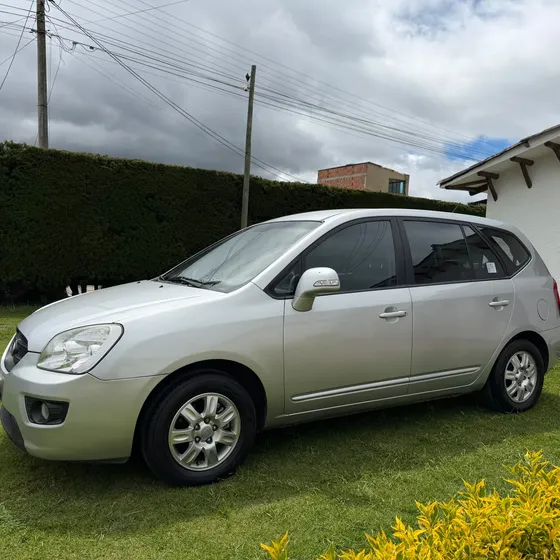 Kia Carens 2011 2.0 Rondo Ex