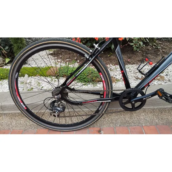Bicicleta  Jeep Urbana Nuptse Aro 28. Tiene 5 Cambios En La