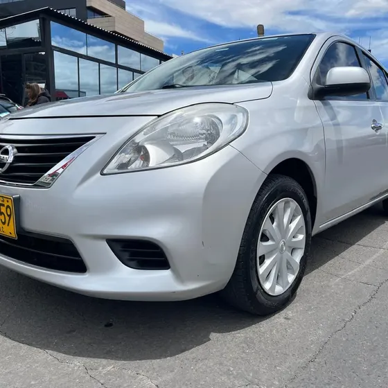 Nissan Versa 2012 1.6 Advance At