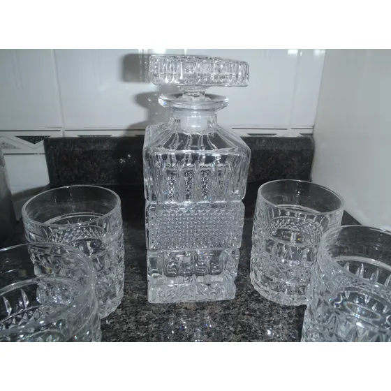 Juego De Licorera Con 6 Vasos Labrados De Cristal De Bohemia