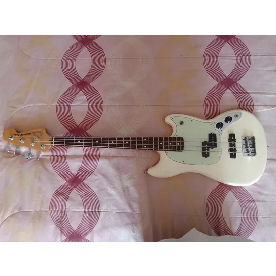 Fender Mustang Bass