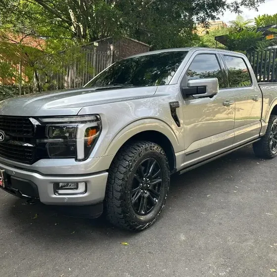 Ford F-150 2025 3.5 Platinum Fhev