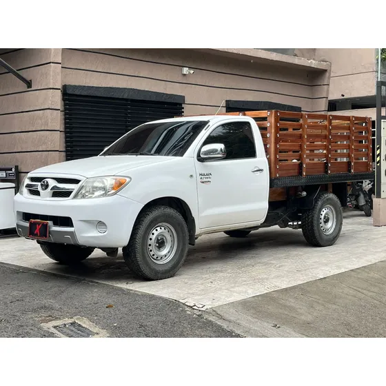 Toyota Hilux 4x2 D. C Std