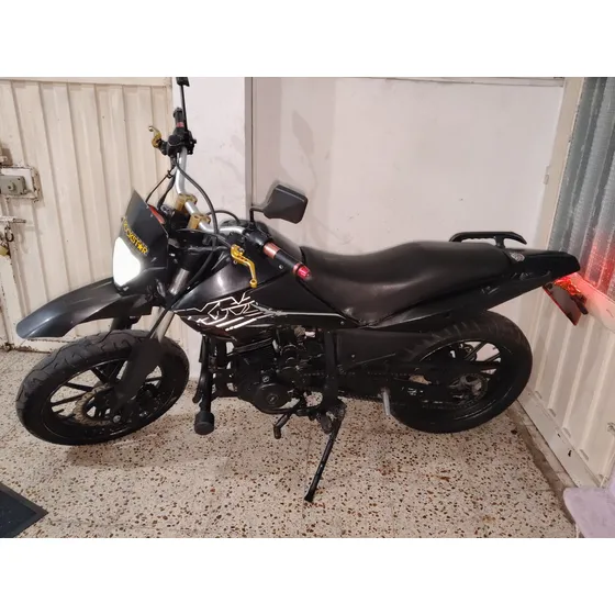 Akt Xm 180