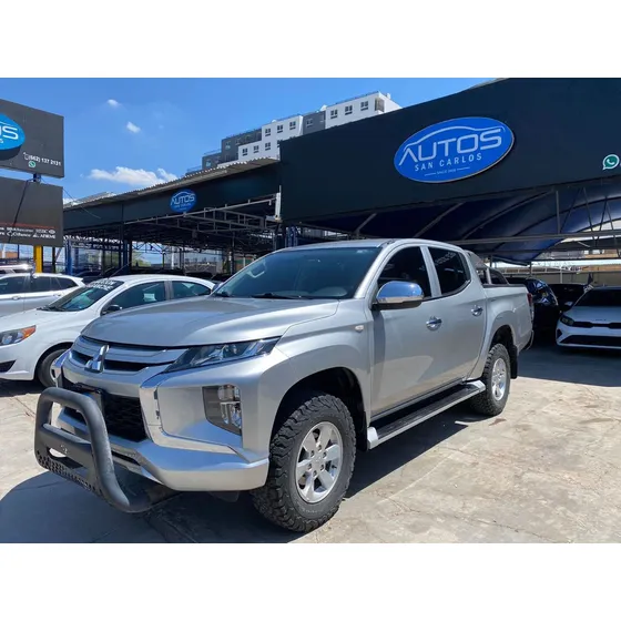 Mitsubishi L200 2.4 Cabina Doble 4x2 Mt