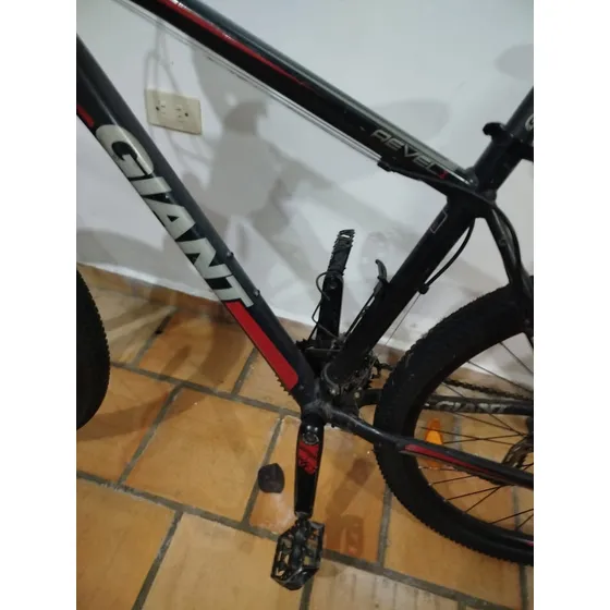 Bicicleta De Montaña Mtb Giant Revel Disc 2018 Usada